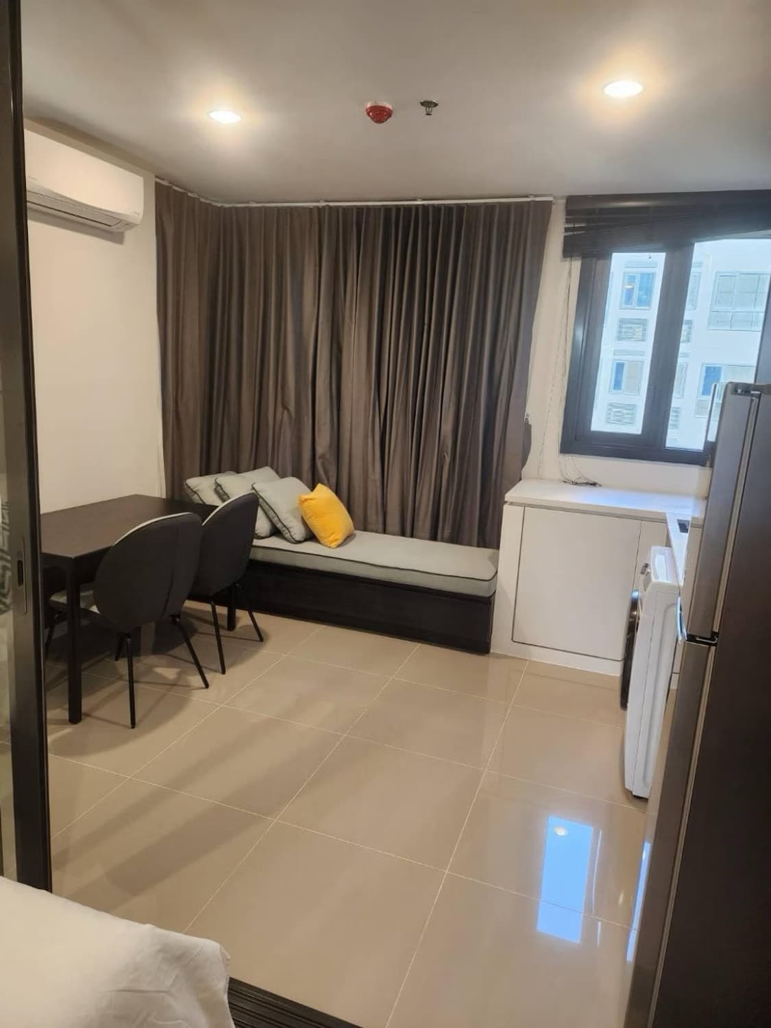 1 Bed Condo for Sale  Near Huai Khwang MRT - Image 3