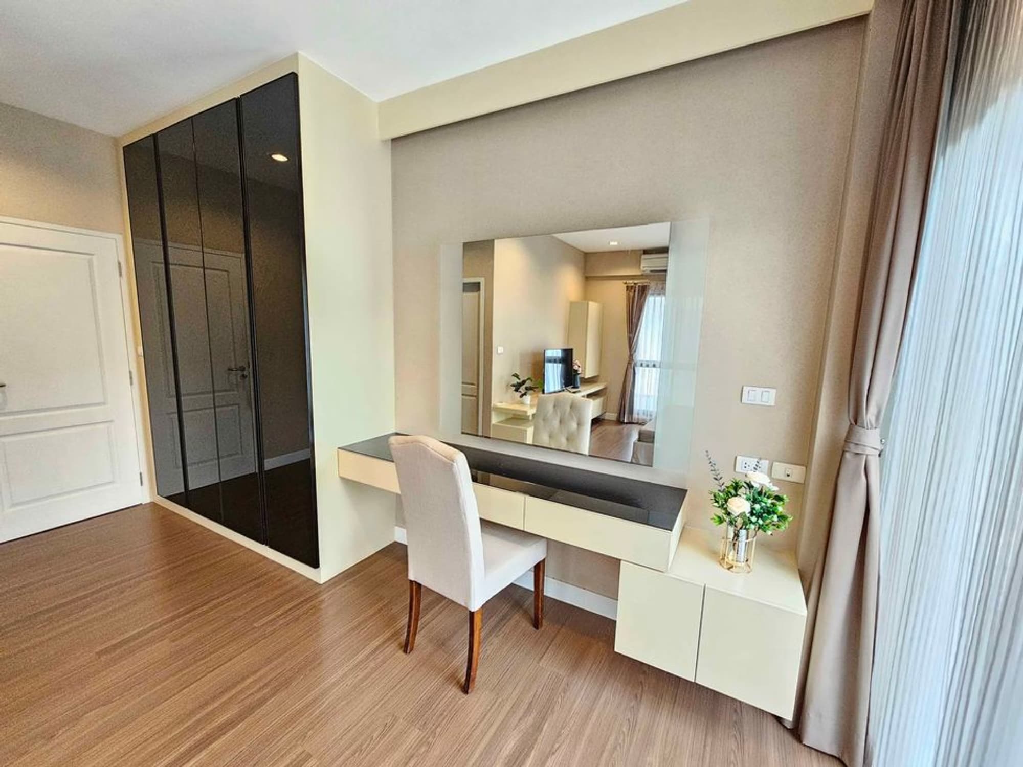 4 Bed House for Rent in Prawet - Image 9