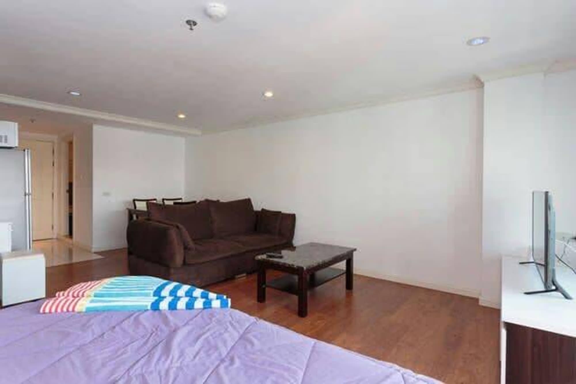 1 Bed Condo for Rent in Watthana - Image 8