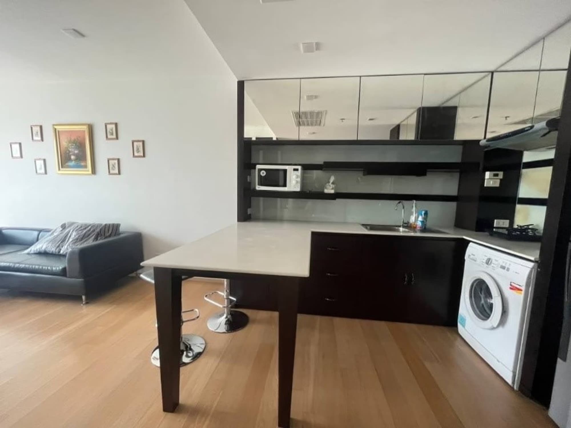 1 Bed Condo for Rent in Phaya Thai - Image 2