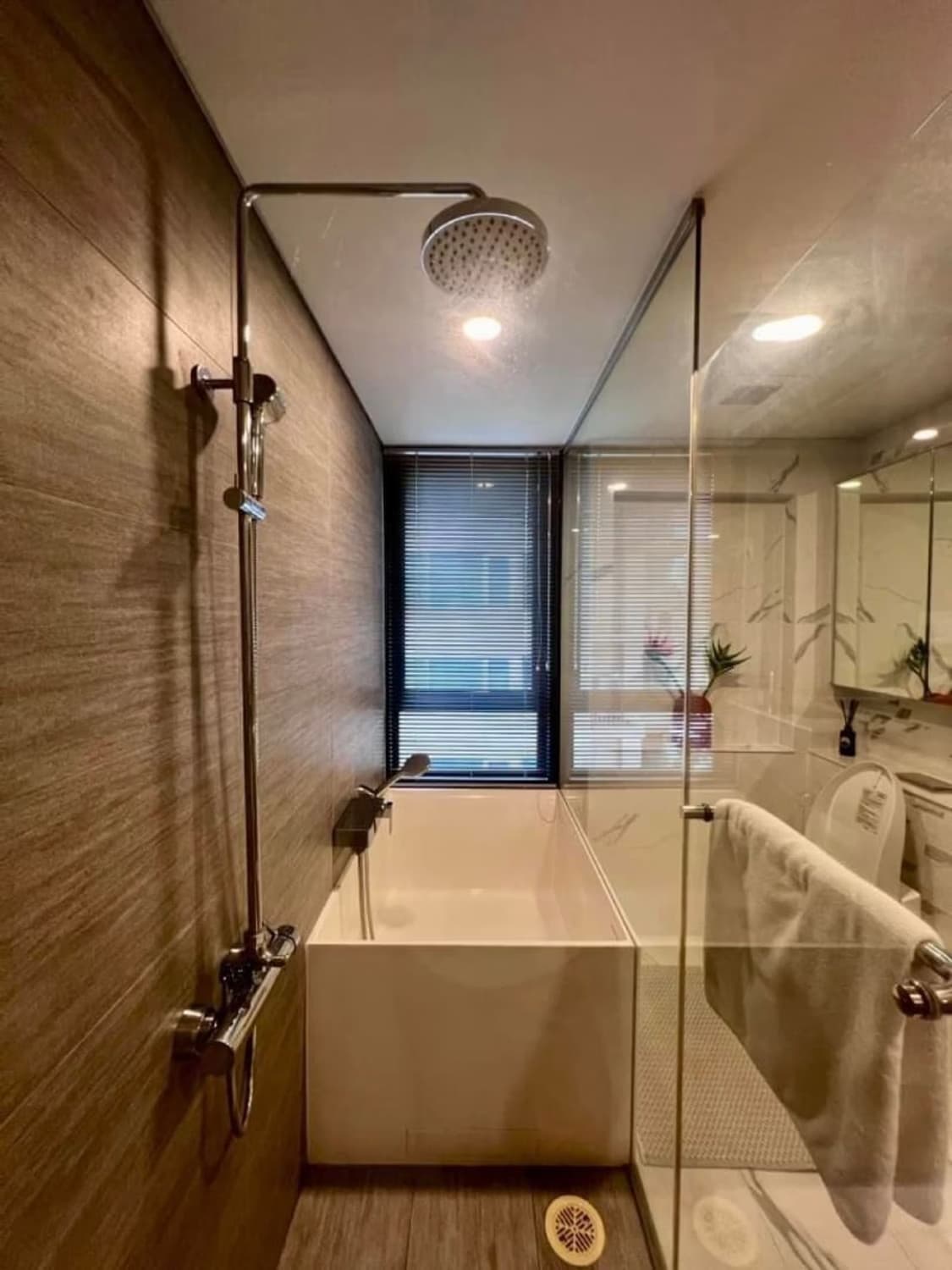 2 Bed Condo for Rent in Khlong Toei - Image 10