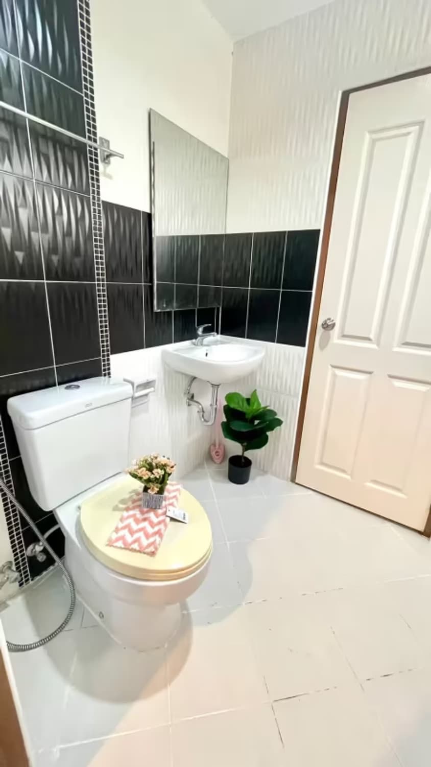 4 Bedroom House - Image 2