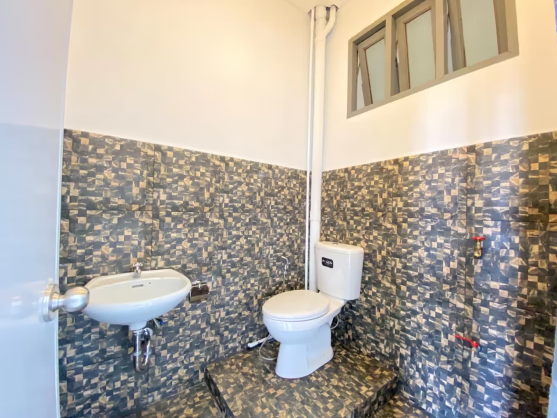 4 Bedroom House - Image 10