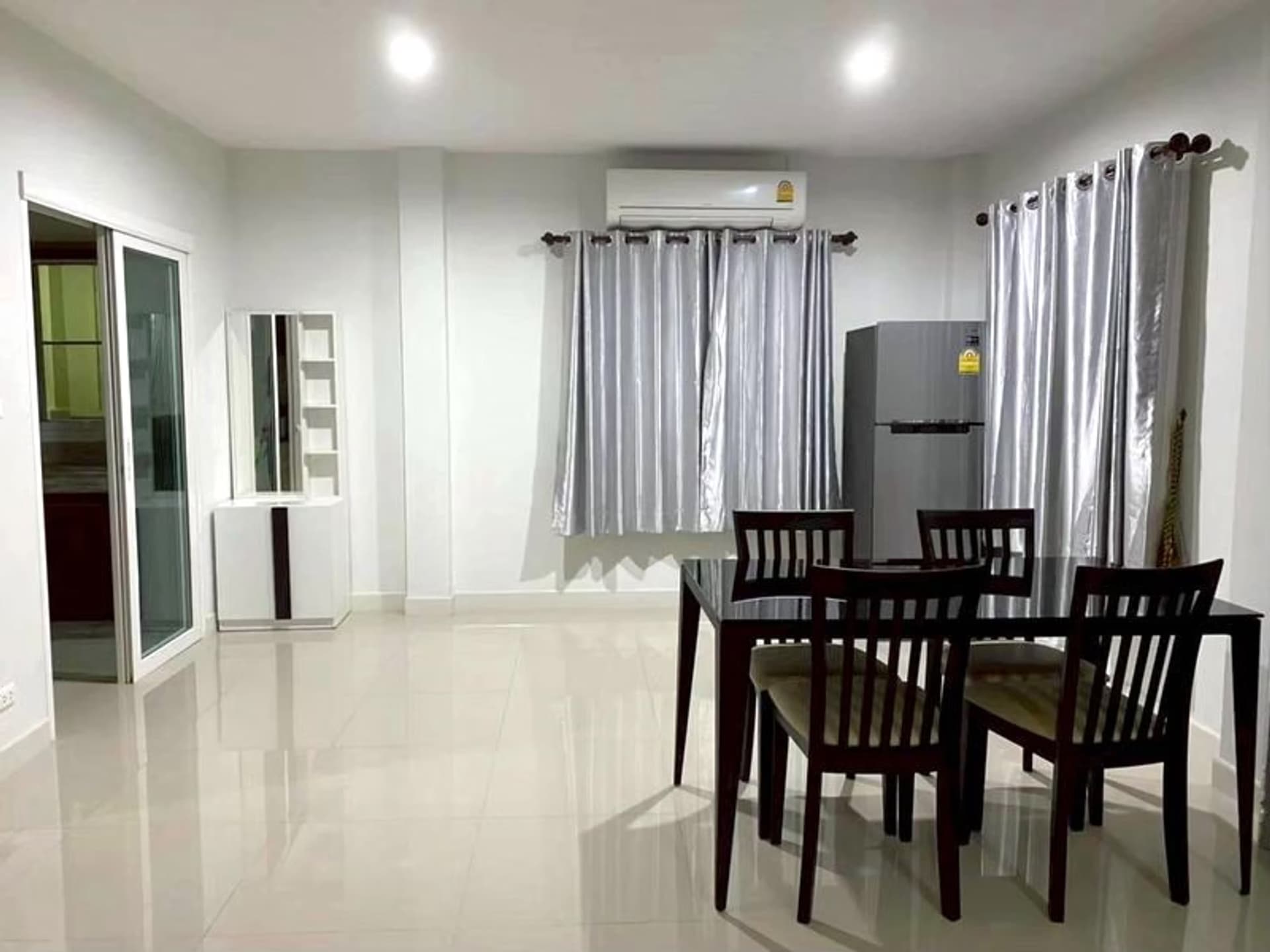 3 Bed House for Rent in Saraphi - Image 3