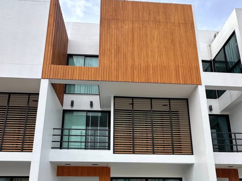 3 Bed Townhouse for Rent in San Sai