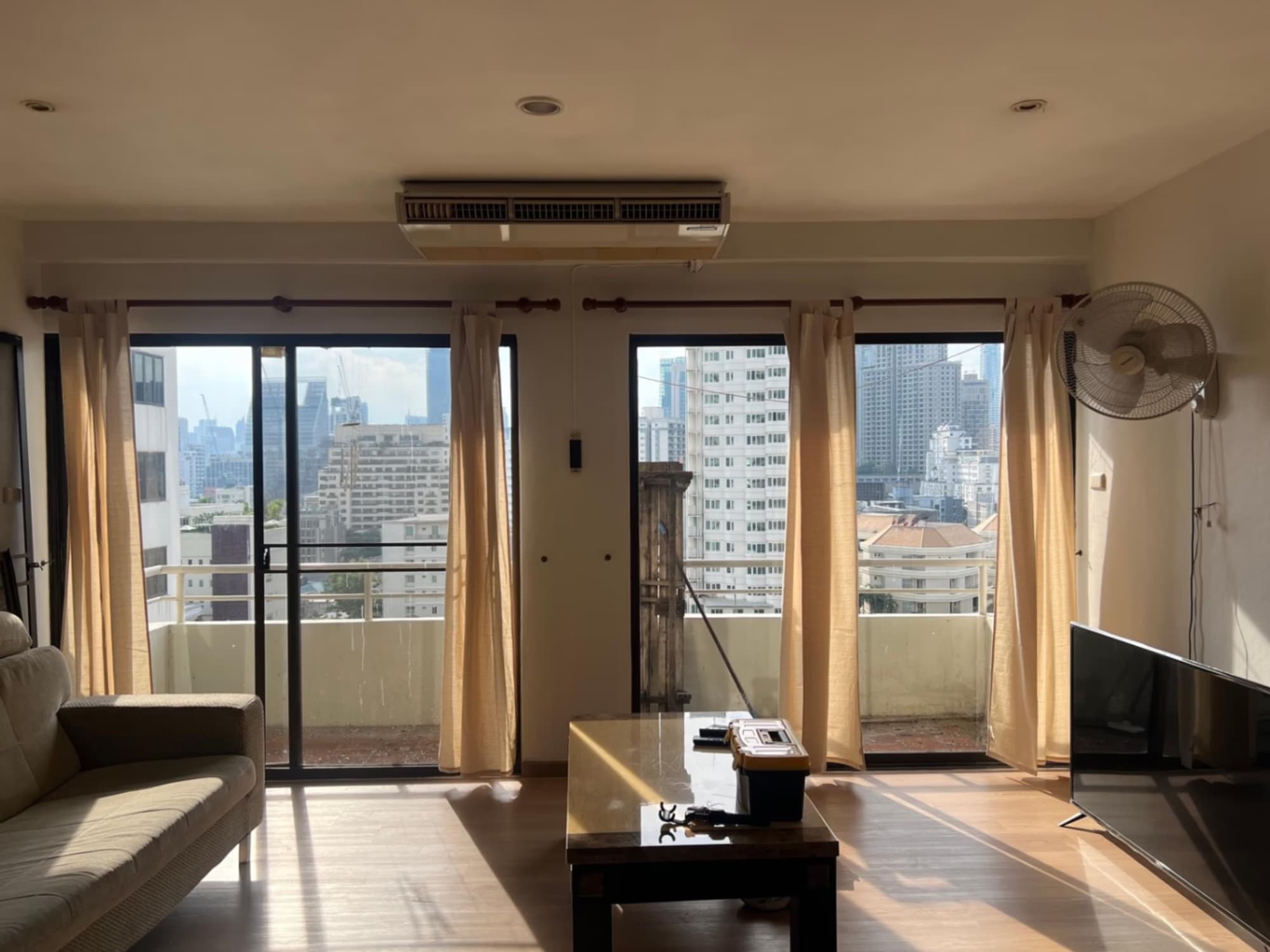 2 Bed Condo for Rent and Sale in Khlong Toei - Image 4