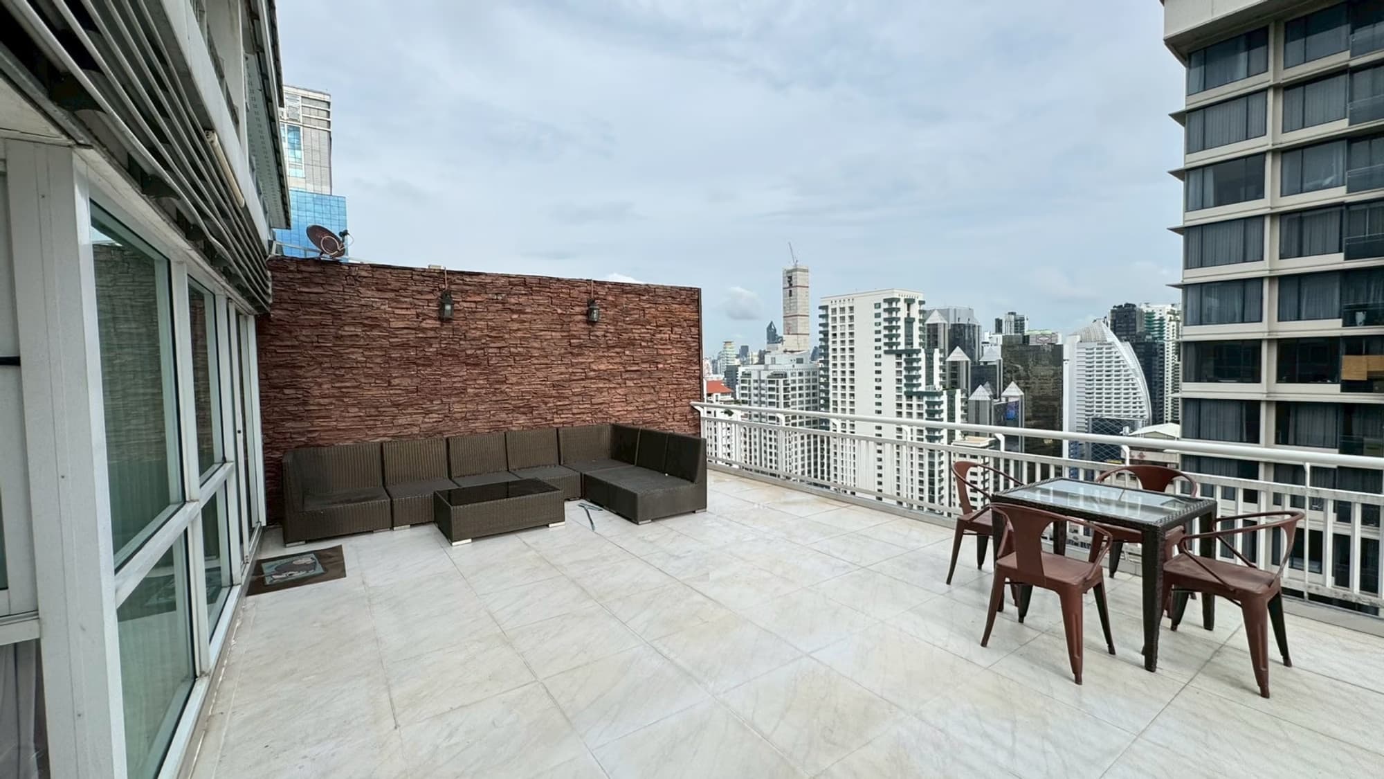 2 Bed Condo for Rent and Sale in Watthana - Image 9