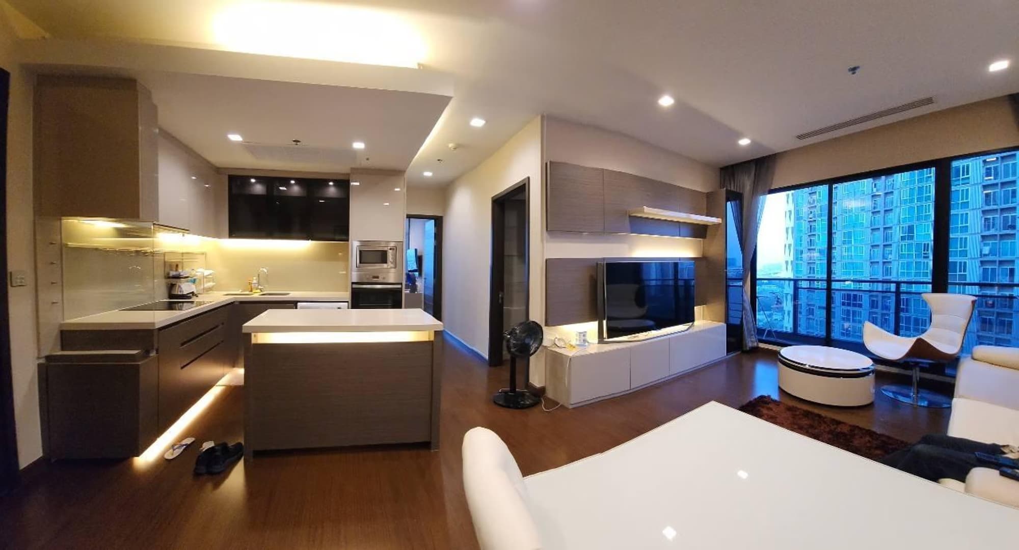 2 Bed Condo for Rent and Sale in Huai Khwang - Image 5