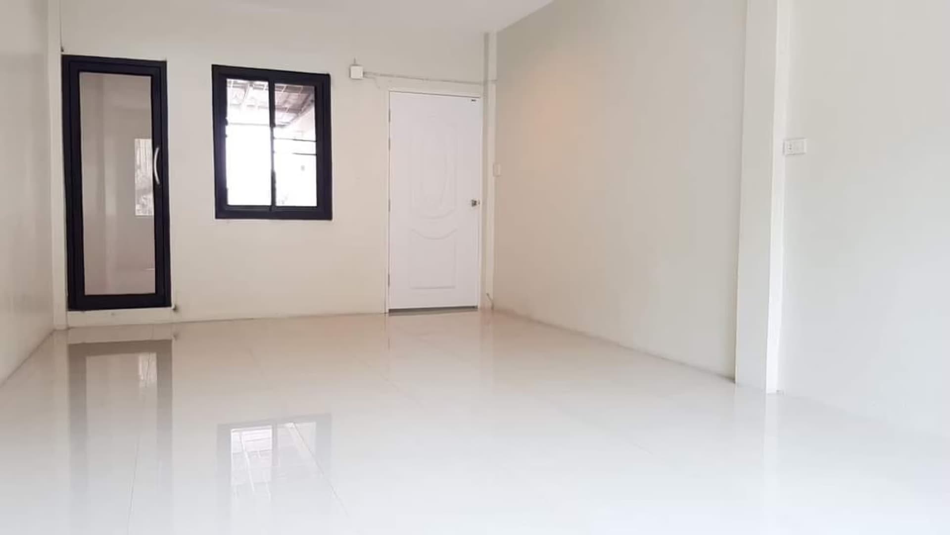 Studio Commercial for Rent in Phra Pradaeng District - Image 12