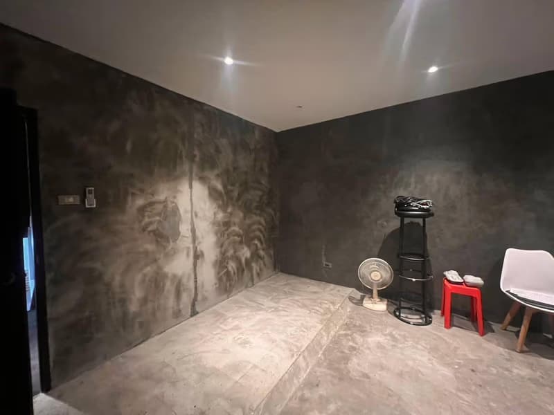 Studio Commercial for Rent in Khlong Toei