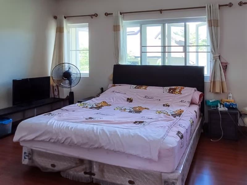 7 Bedroom House