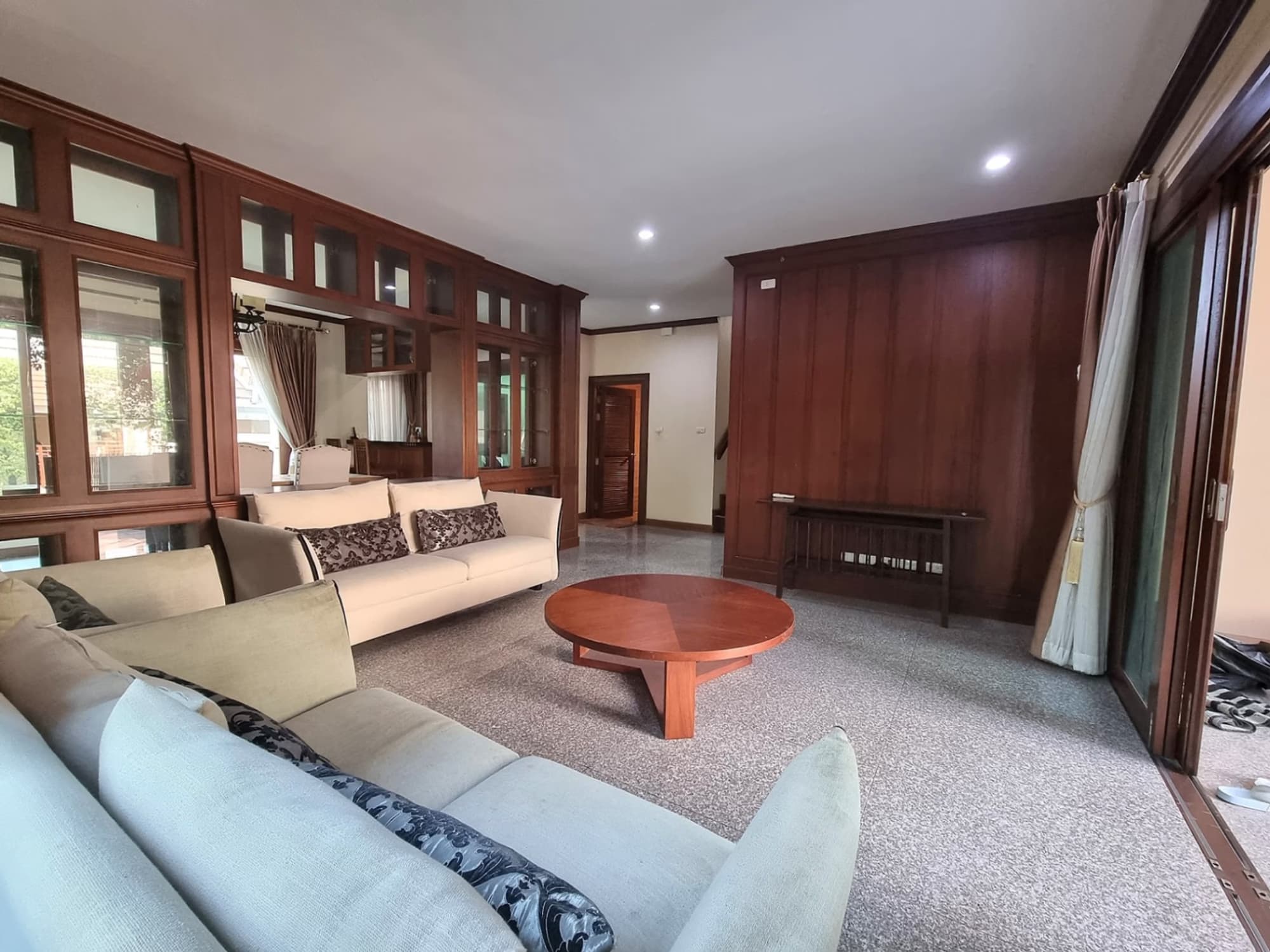 4 Bed House for Rent and Sale in San Kamphaeng - Image 2