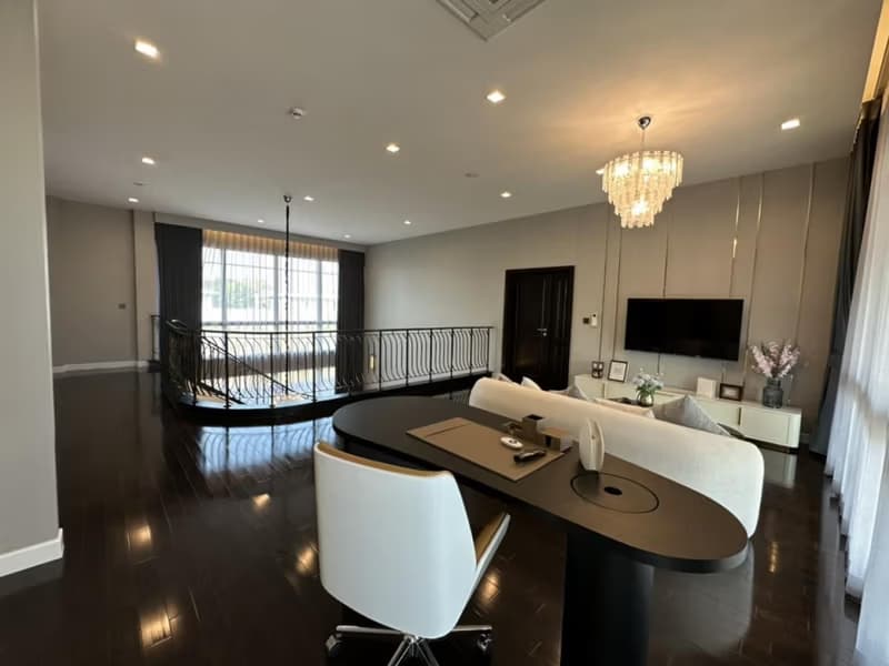 5 Bed House for Rent in Saphan Sung
