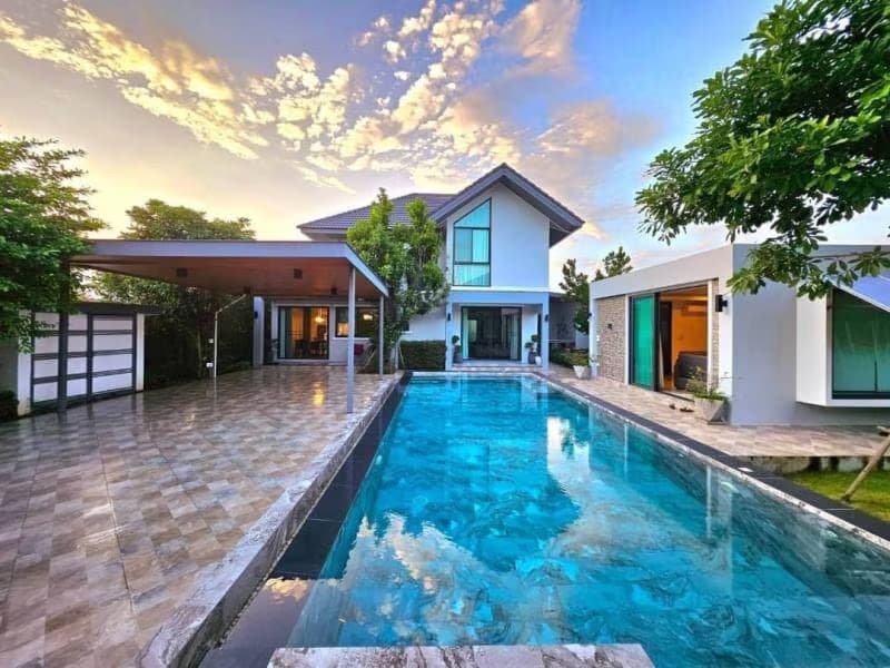 5 Bed House for Rent in San Sai District