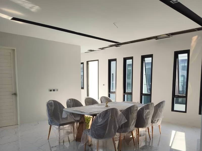 5 Bed House for Rent and Sale in Phra Khanong