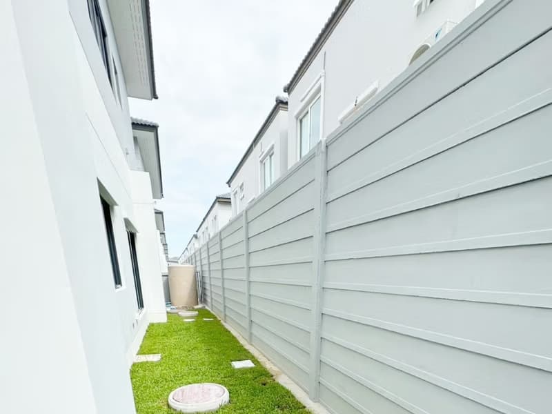 5 Bed House for Rent in Bang Phli