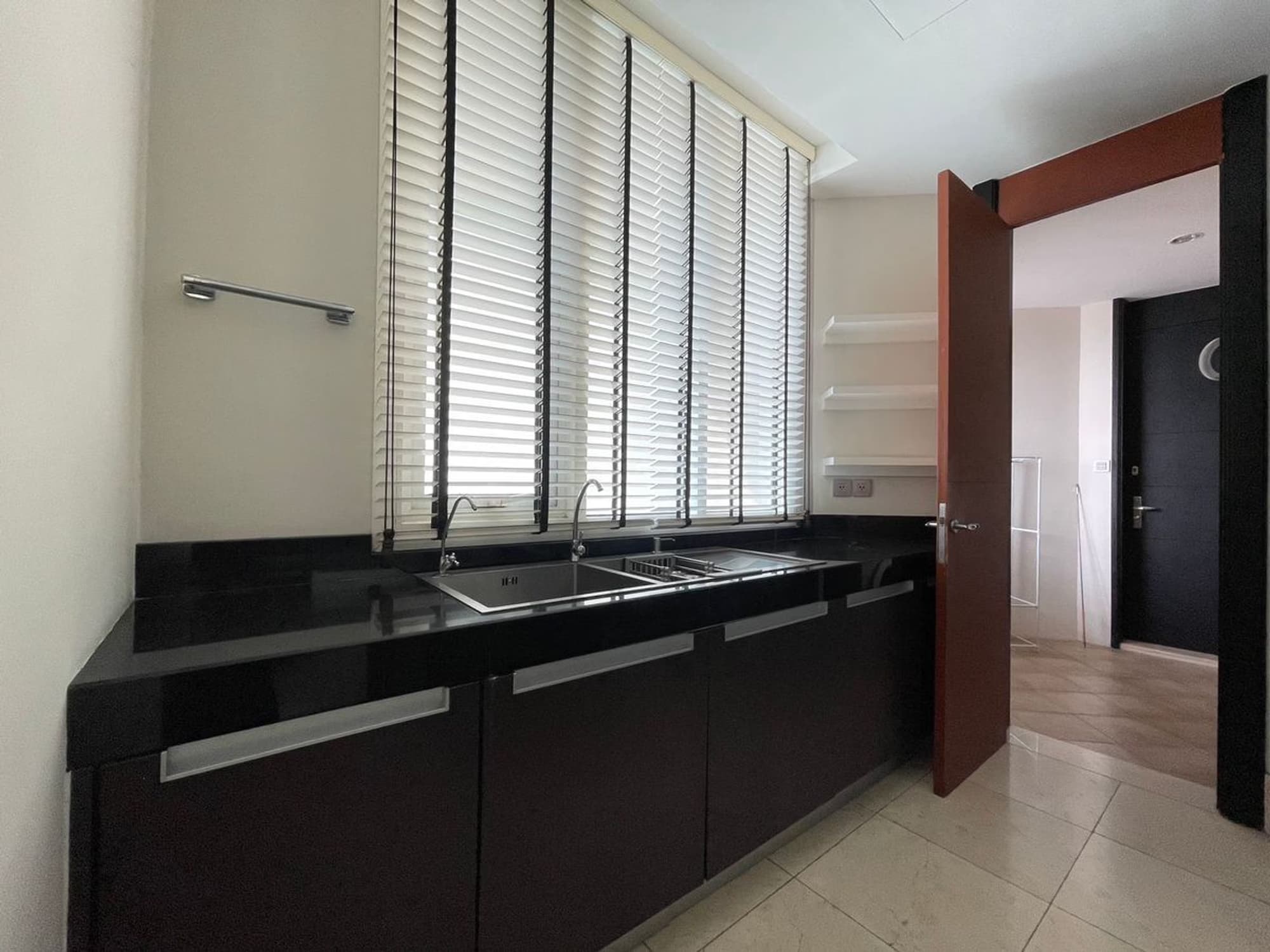 3 Bed Condo for Sale in Bang Rak - Image 5