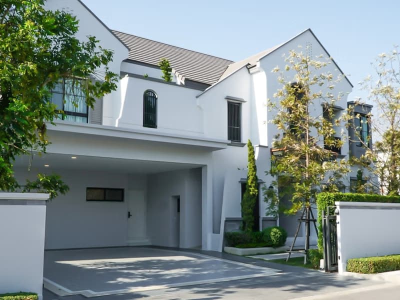 4 Bed House for Rent and Sale in Saphan Sung
