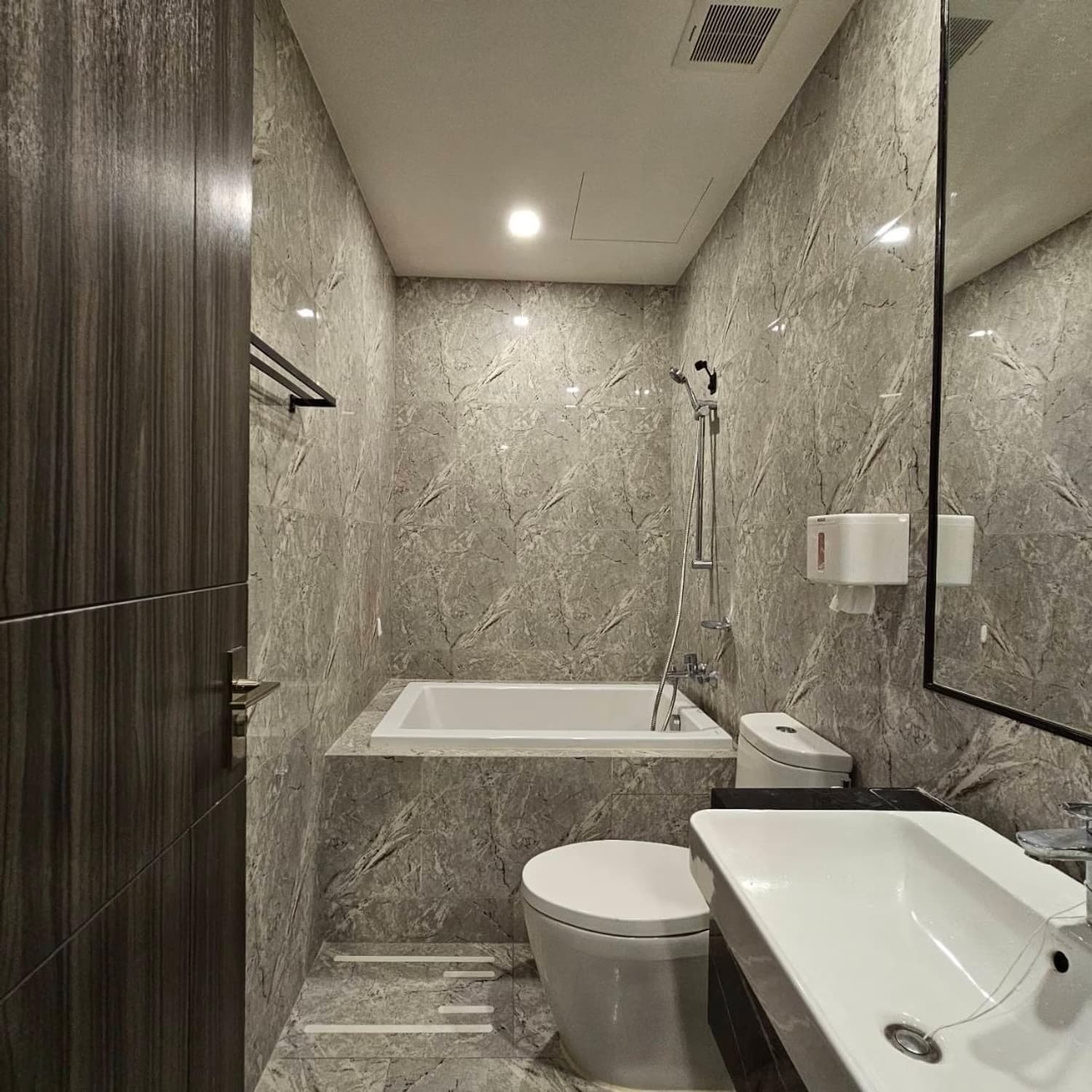 2 Bed Condo for Sale in Watthana - Image 5