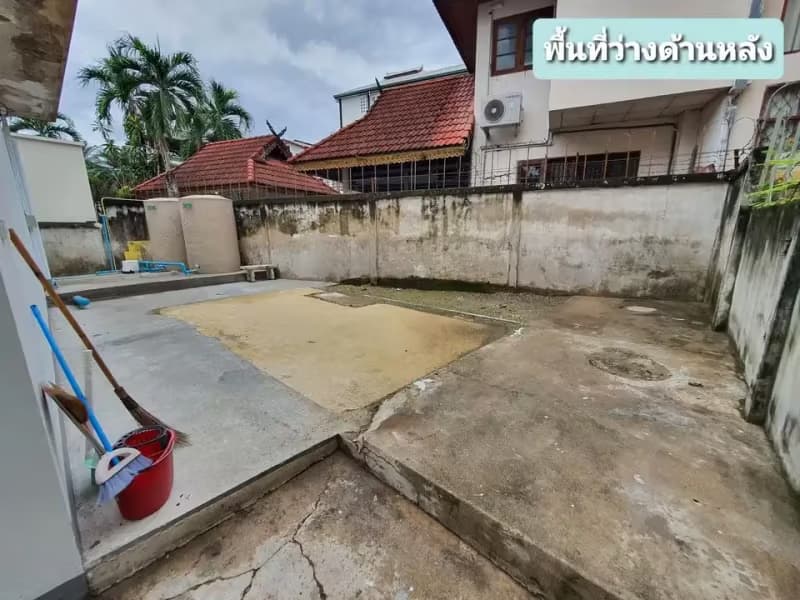 8 Bedroom House