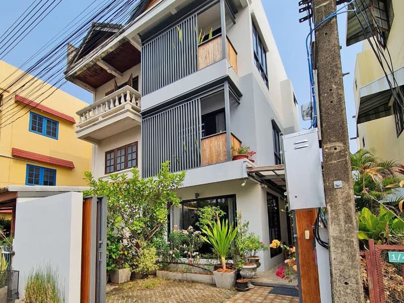 3 Bed Townhouse for Rent in Mueang Chiang Mai