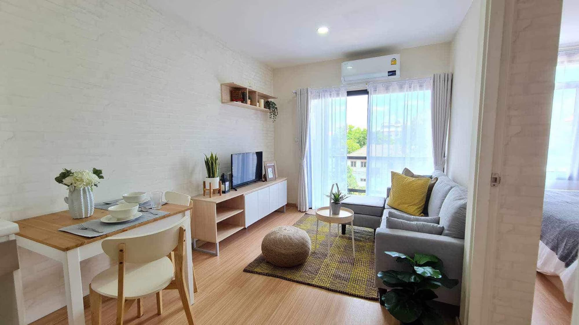 Condo for Rent at The Fore Condo - Image 1