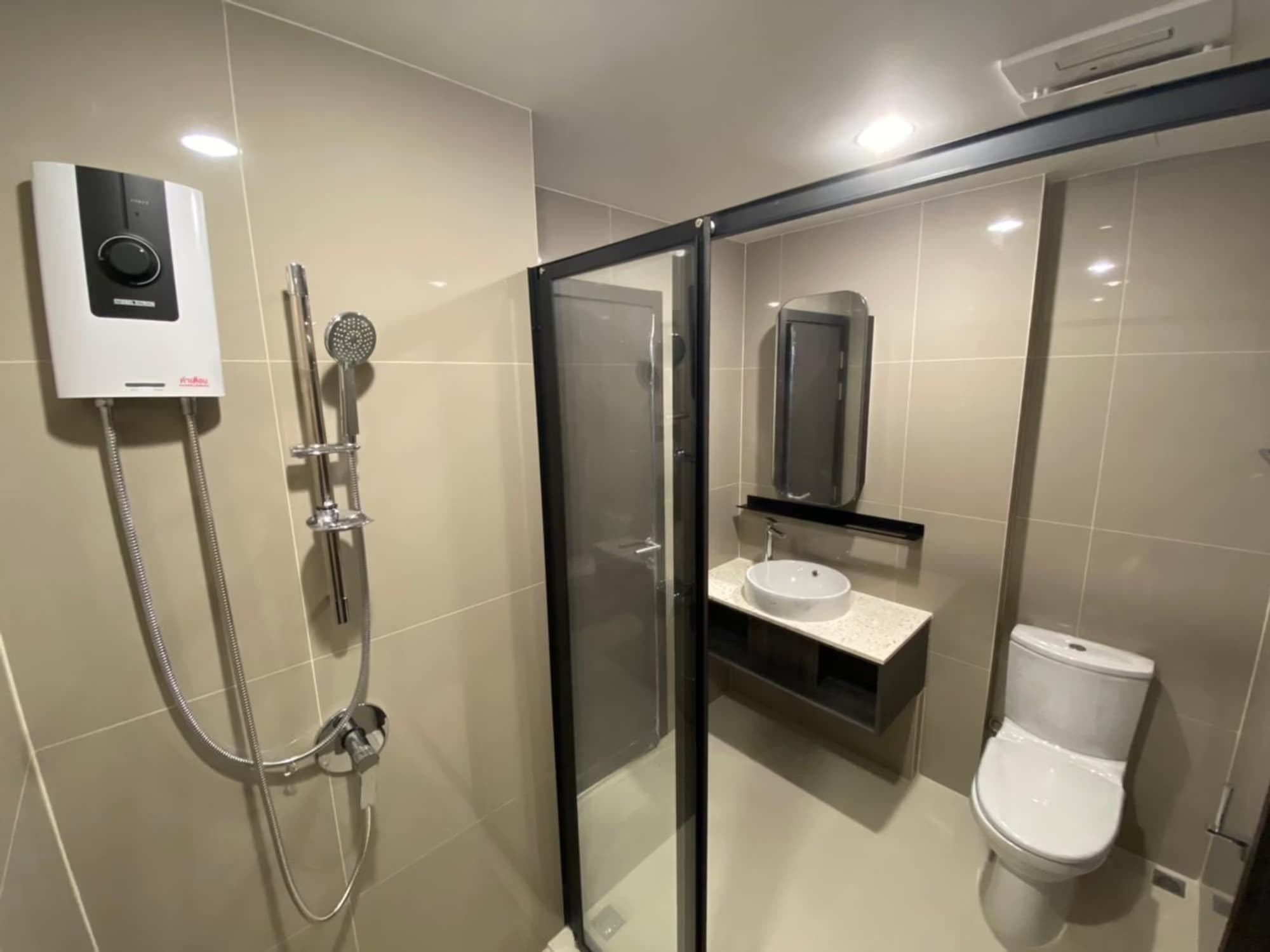 1 Bed Condo for Sale in Huai Khwang - Image 5