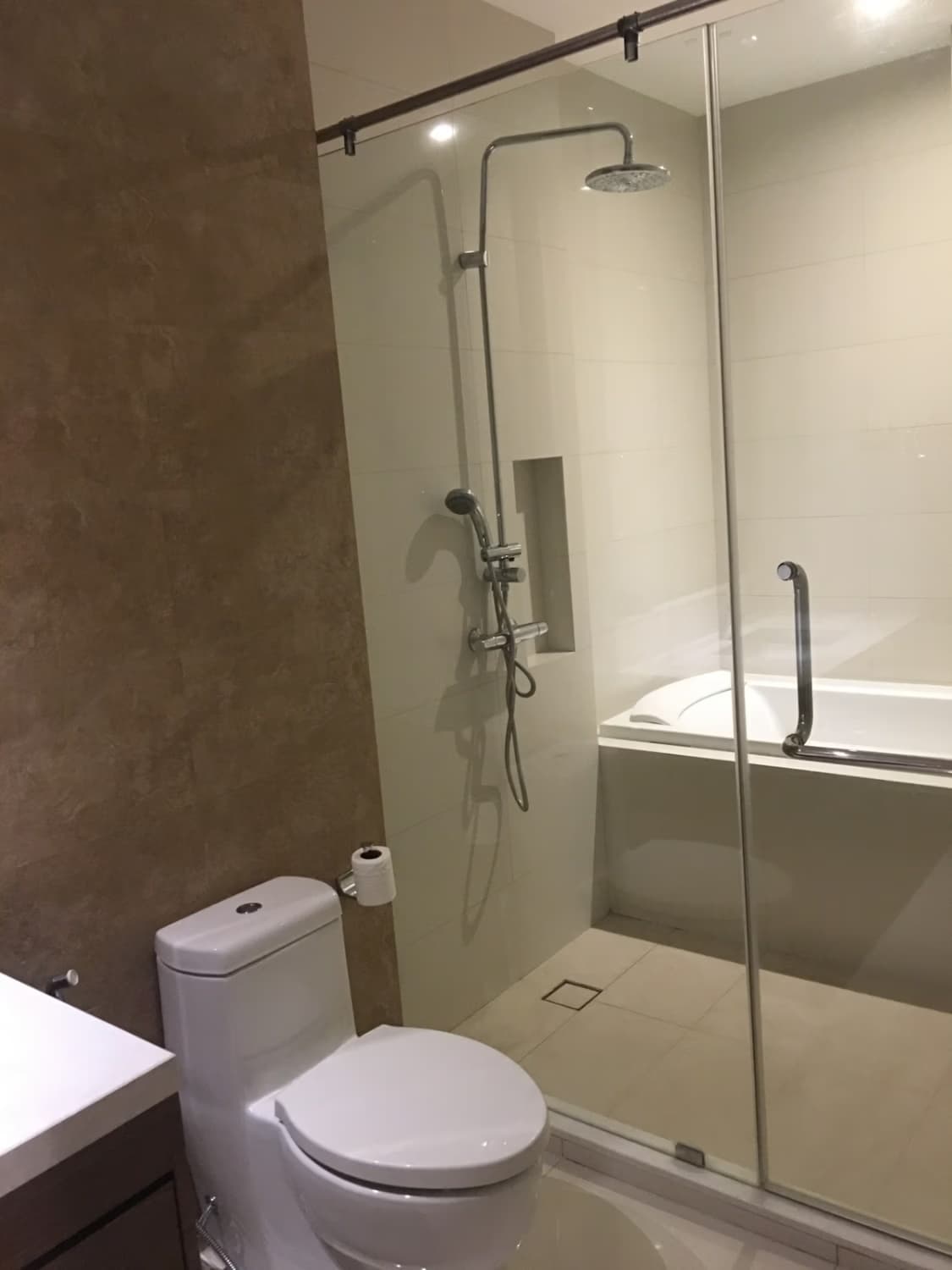 2 Bed Condo for Rent in Khlong Toei - Image 6