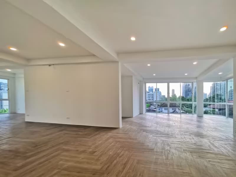 5 Bedroom House for Sale 