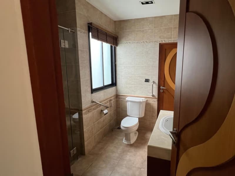 5 Bed Townhouse for Rent in Khlong Toei
