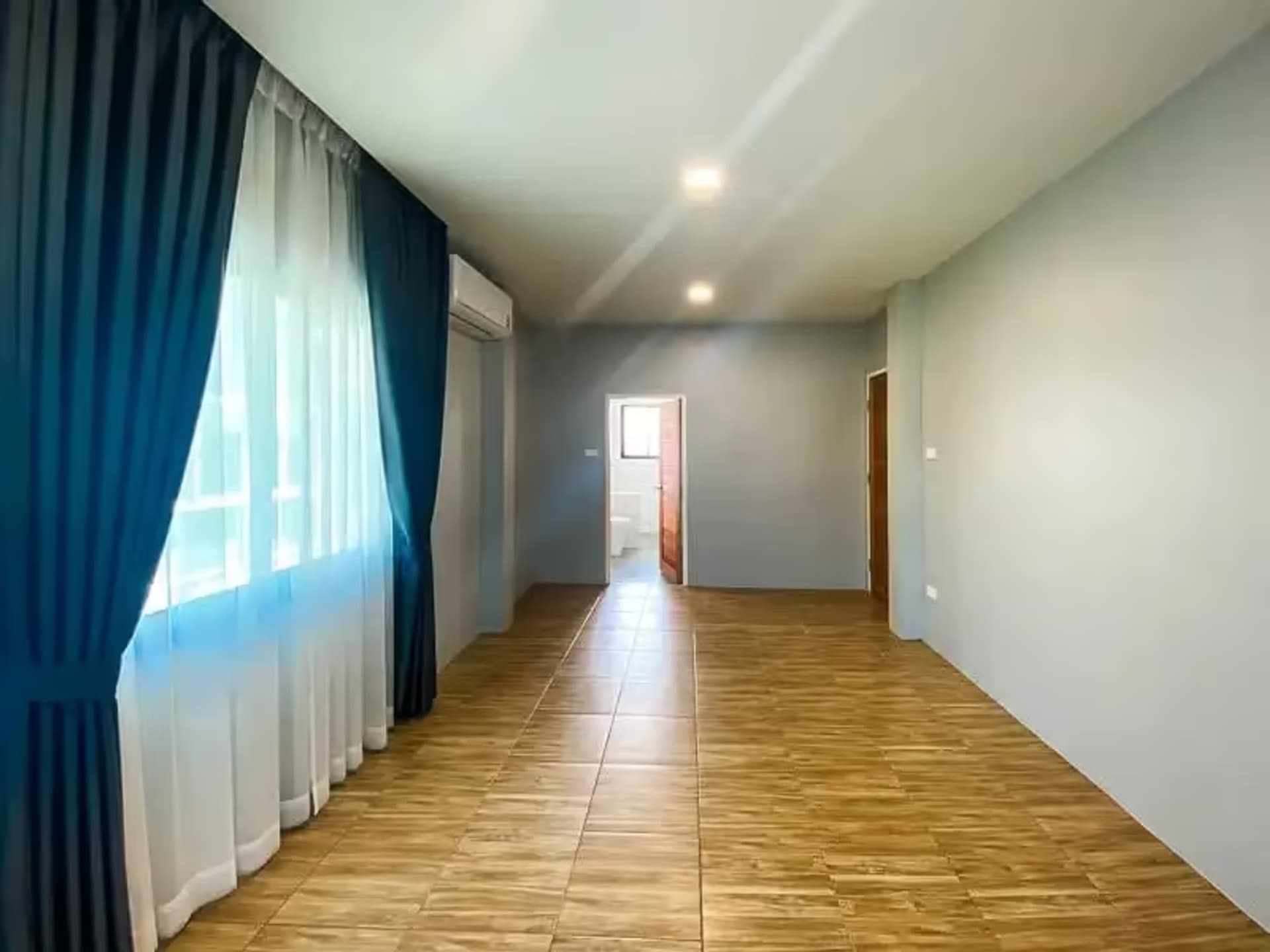 4 Bedroom House - Image 23