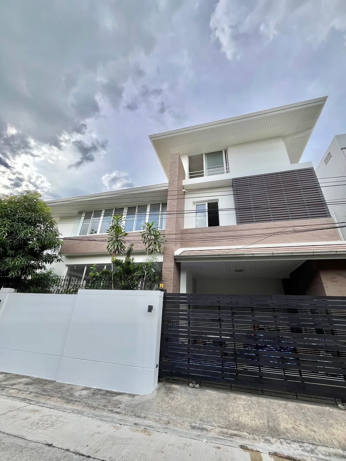 5 ห้องนอน บ้าน สำหรับ จำหน่าย ใน Din Daeng - Image 1