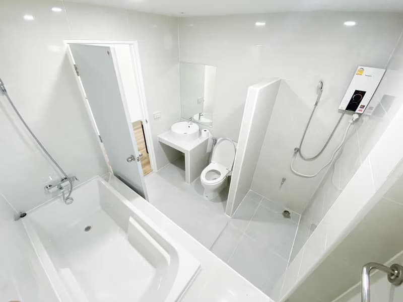 5 Bed House for Rent in Hang Dong District