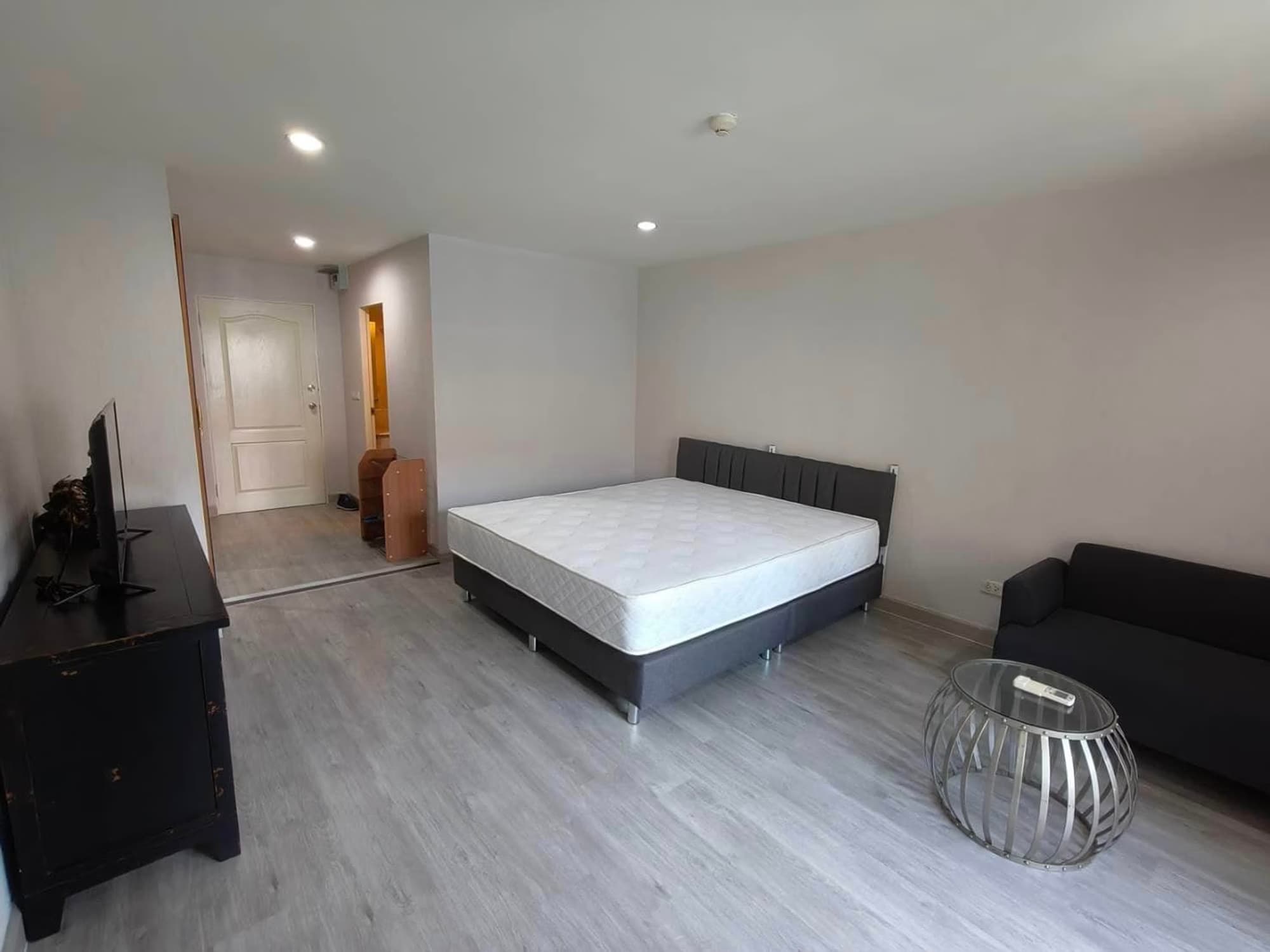 1 Bed Condo for Rent  Near Khlong Toei MRT  - Image 2