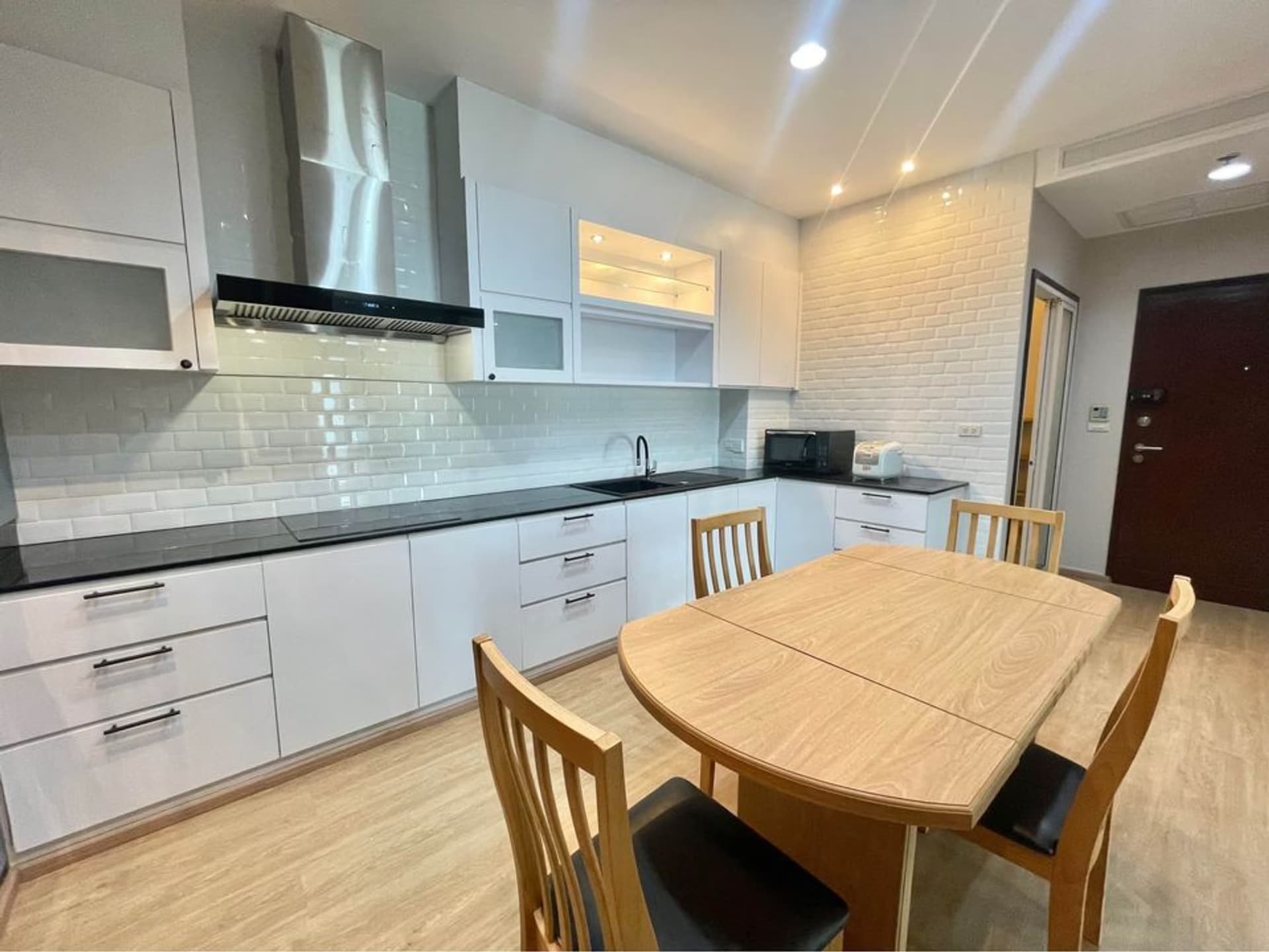Condo for Rent at Noble Ora - Image 11