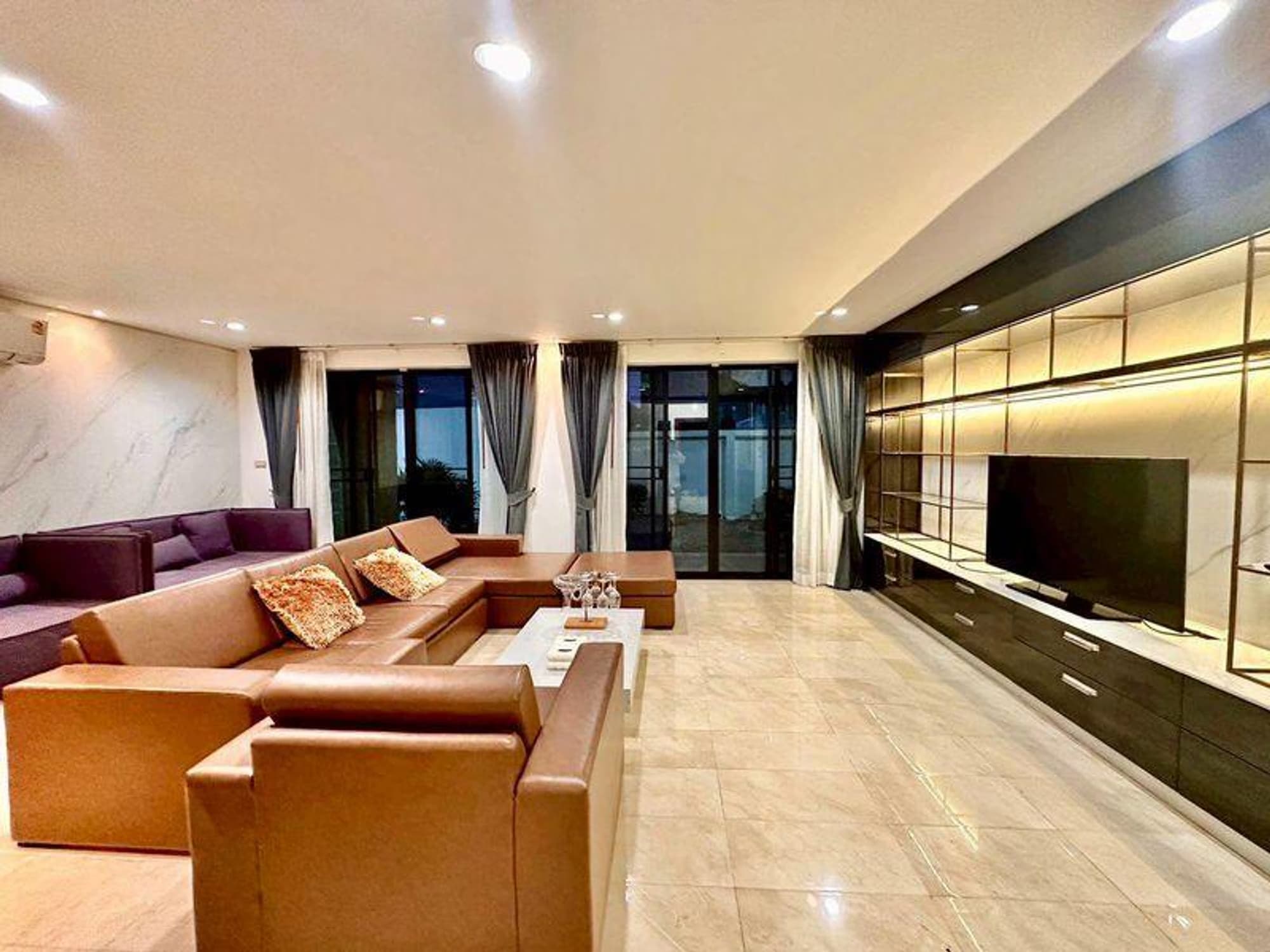5 Bed House for Rent in Din Daeng - Image 2