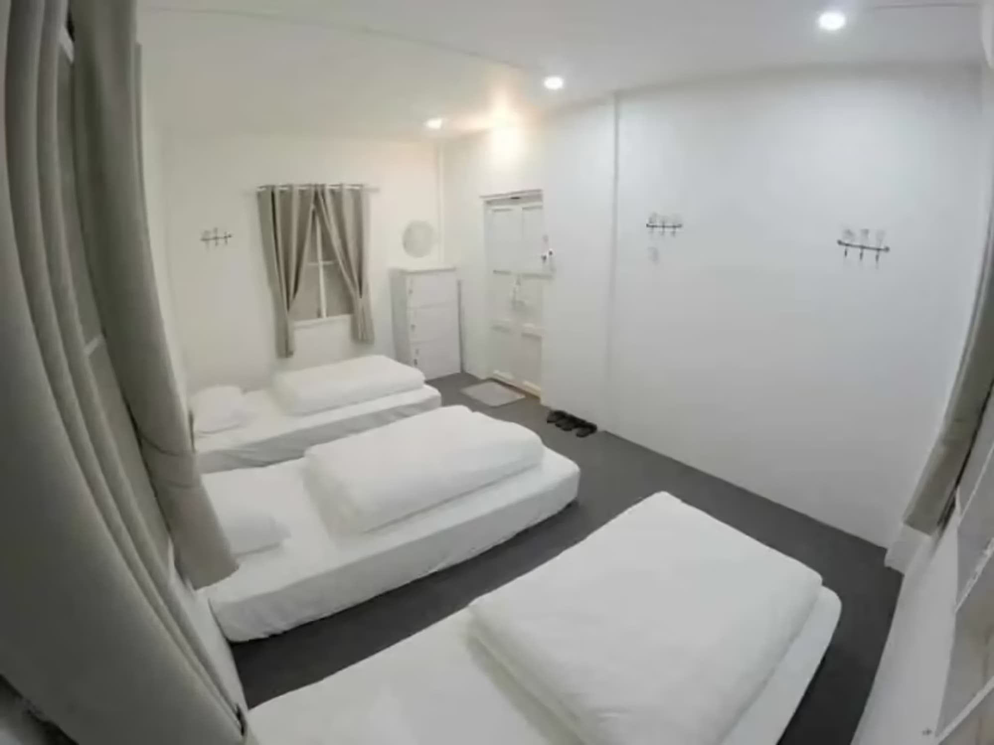 5 Bedroom House - Image 13