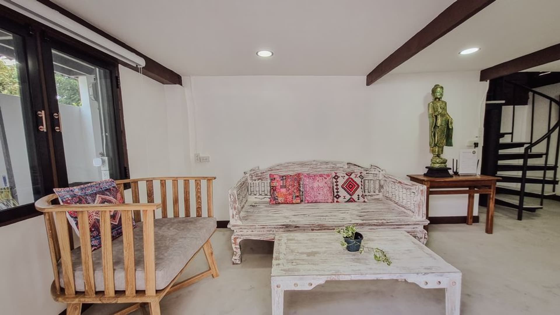 6 Bed House for Rent and Sale in Mueang Chiang Mai - Image 2