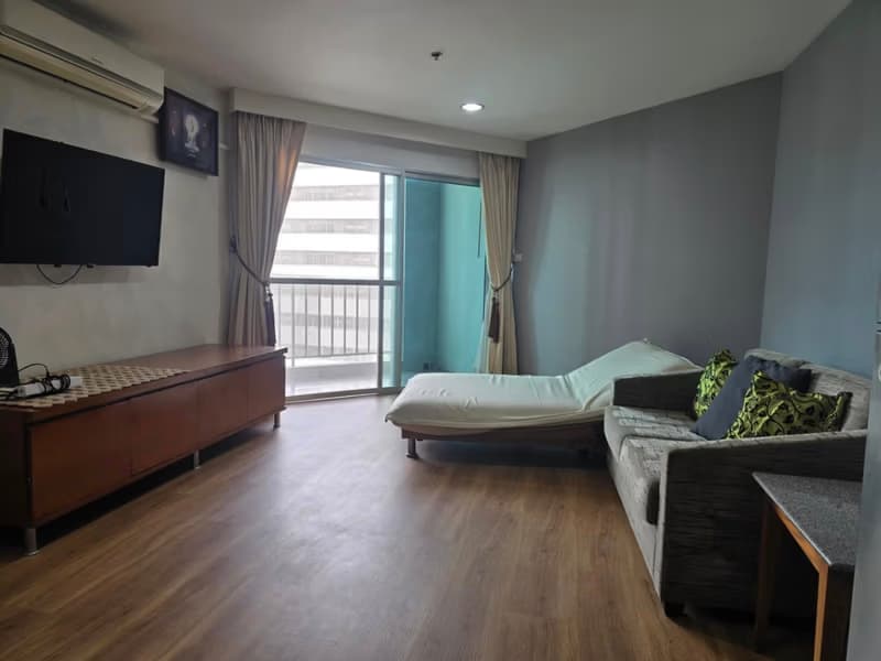 2 Bed Condo for Rent in Huai Khwang