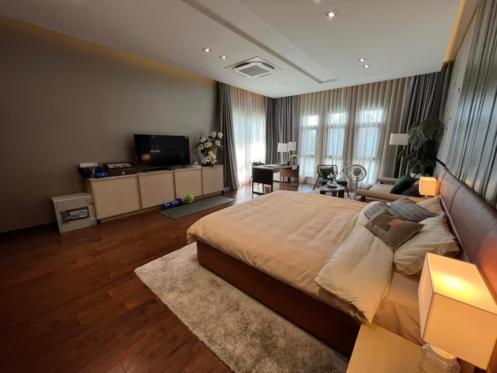 5 Bedroom House - Image 1