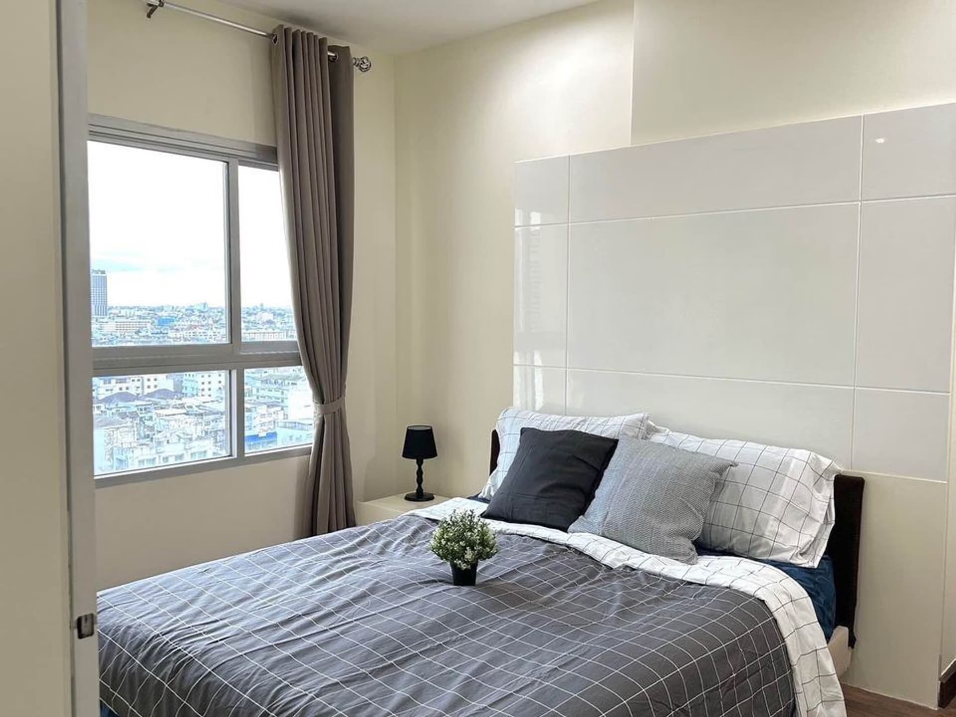 1 Bed Condo for Rent in Khlong San - Image 8