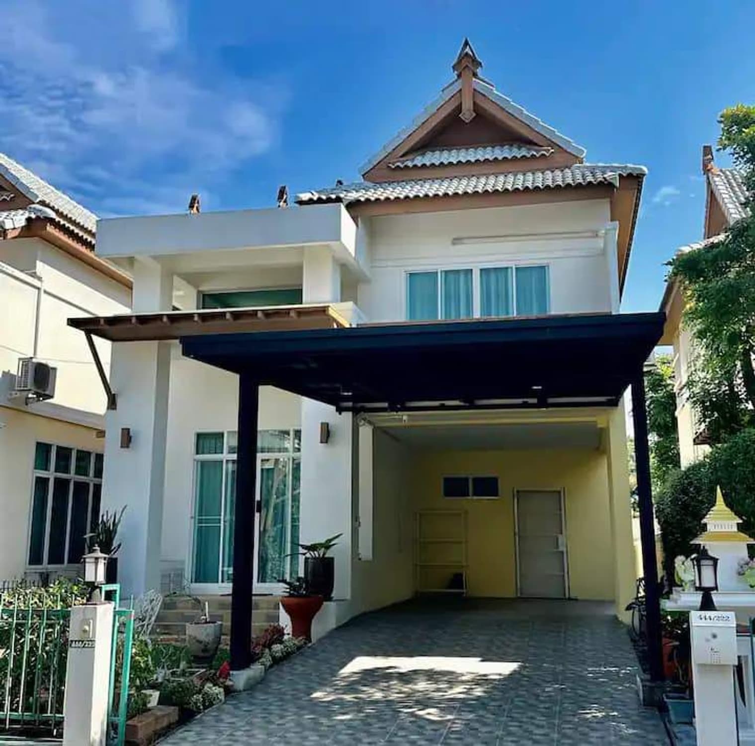 4 Bed House for Rent and Sale in Mueang Chiang Mai - Image 1