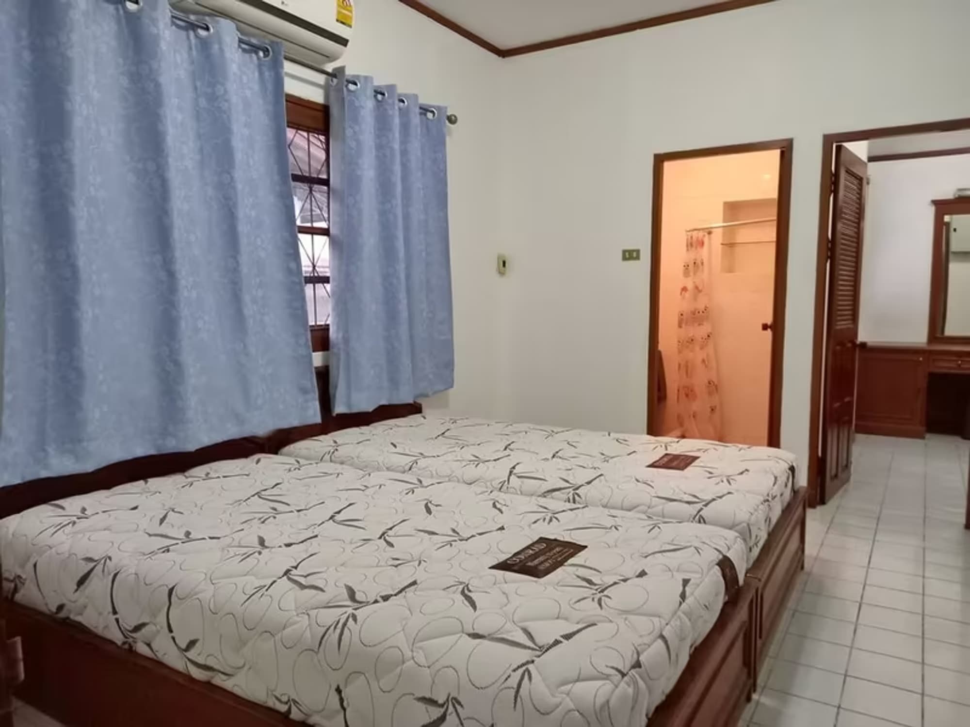 2 Bedroom House - Image 4