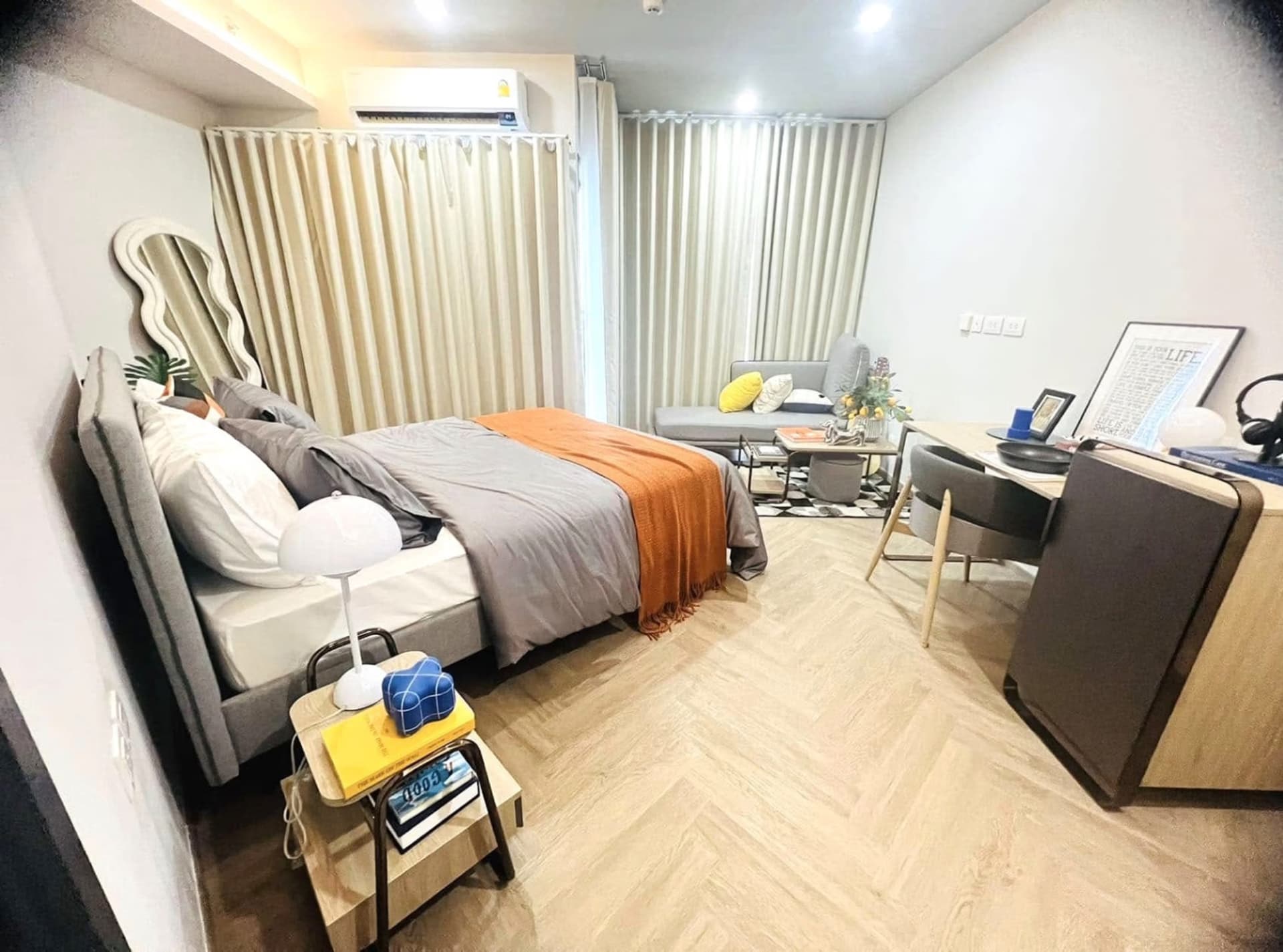 Studio Condo for Rent in Bang Rak - Image 1