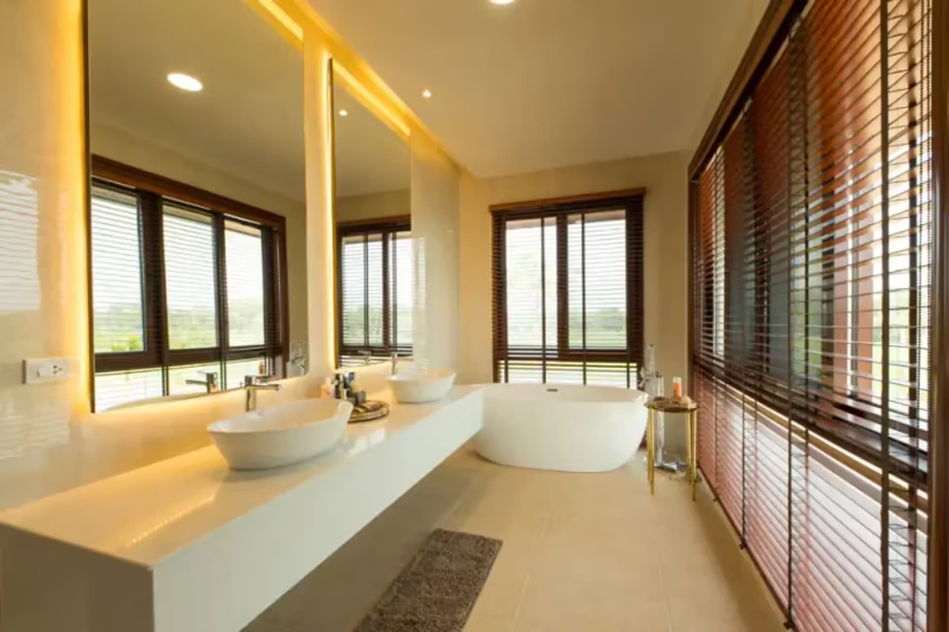7 Bedroom House - Image 14
