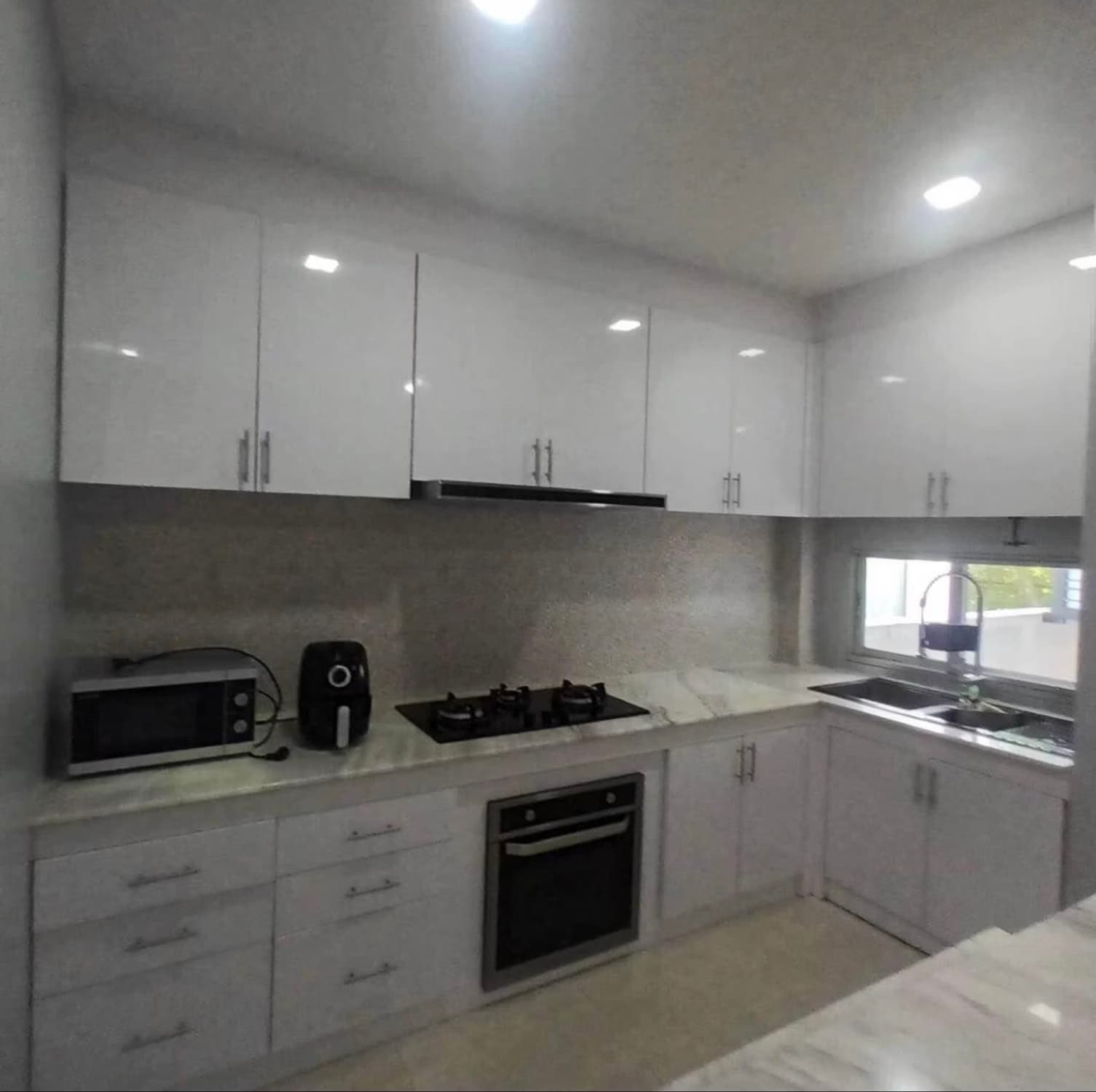 5 Bed House for Rent and Sale in Prawet - Image 3