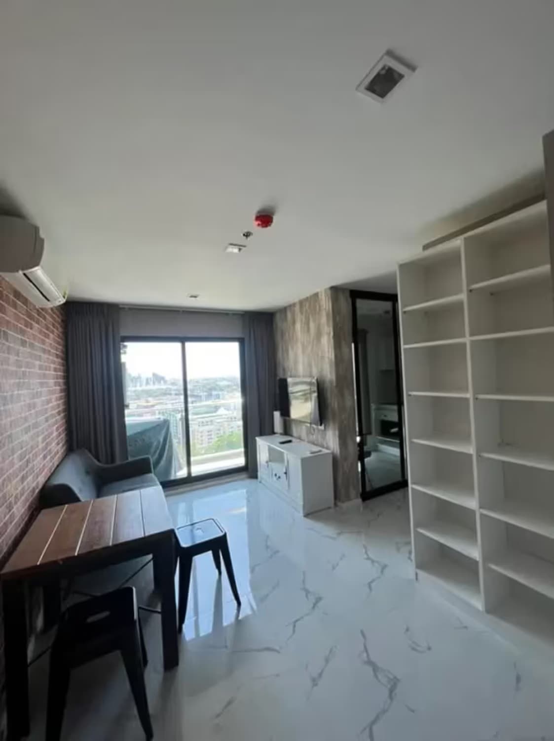 1 Bedroom Condo - Image 1