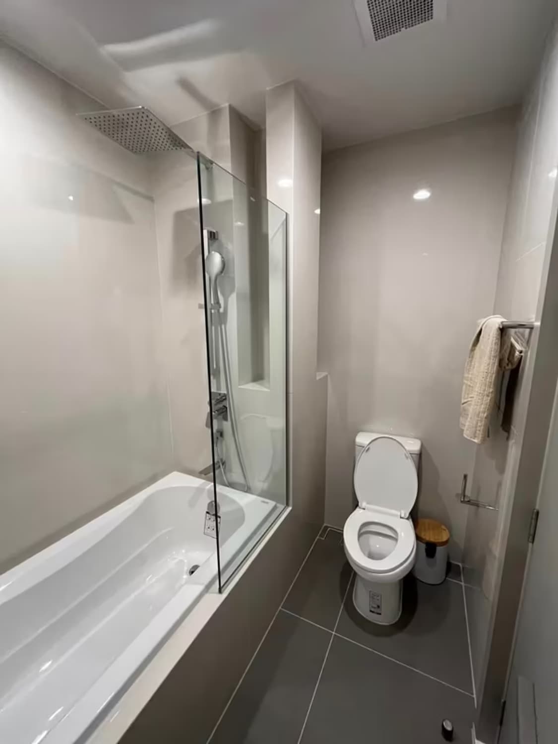 Condo for Rent at Oka Haus  - Image 4