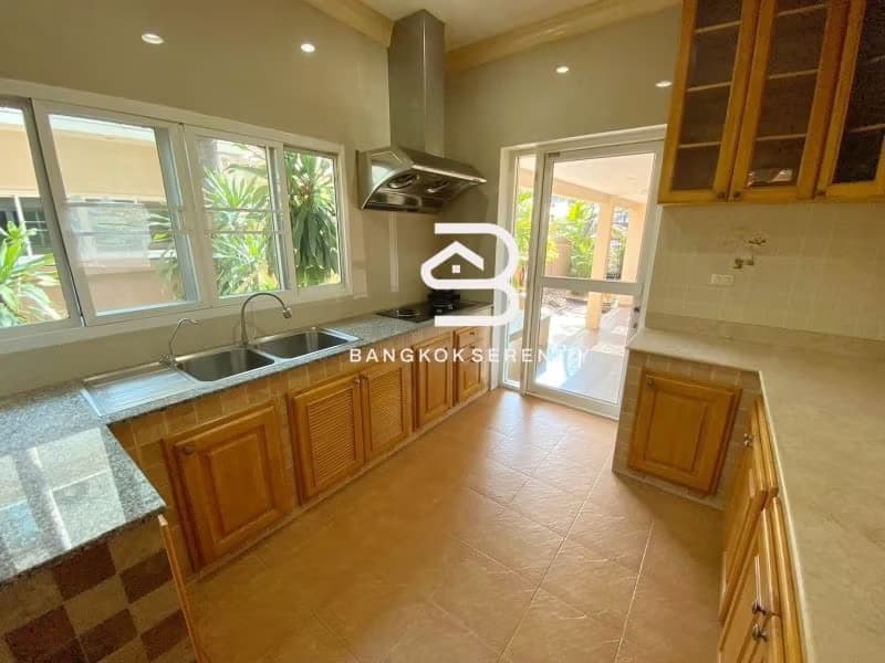 5 Bed House for Rent and Sale in Bang Na