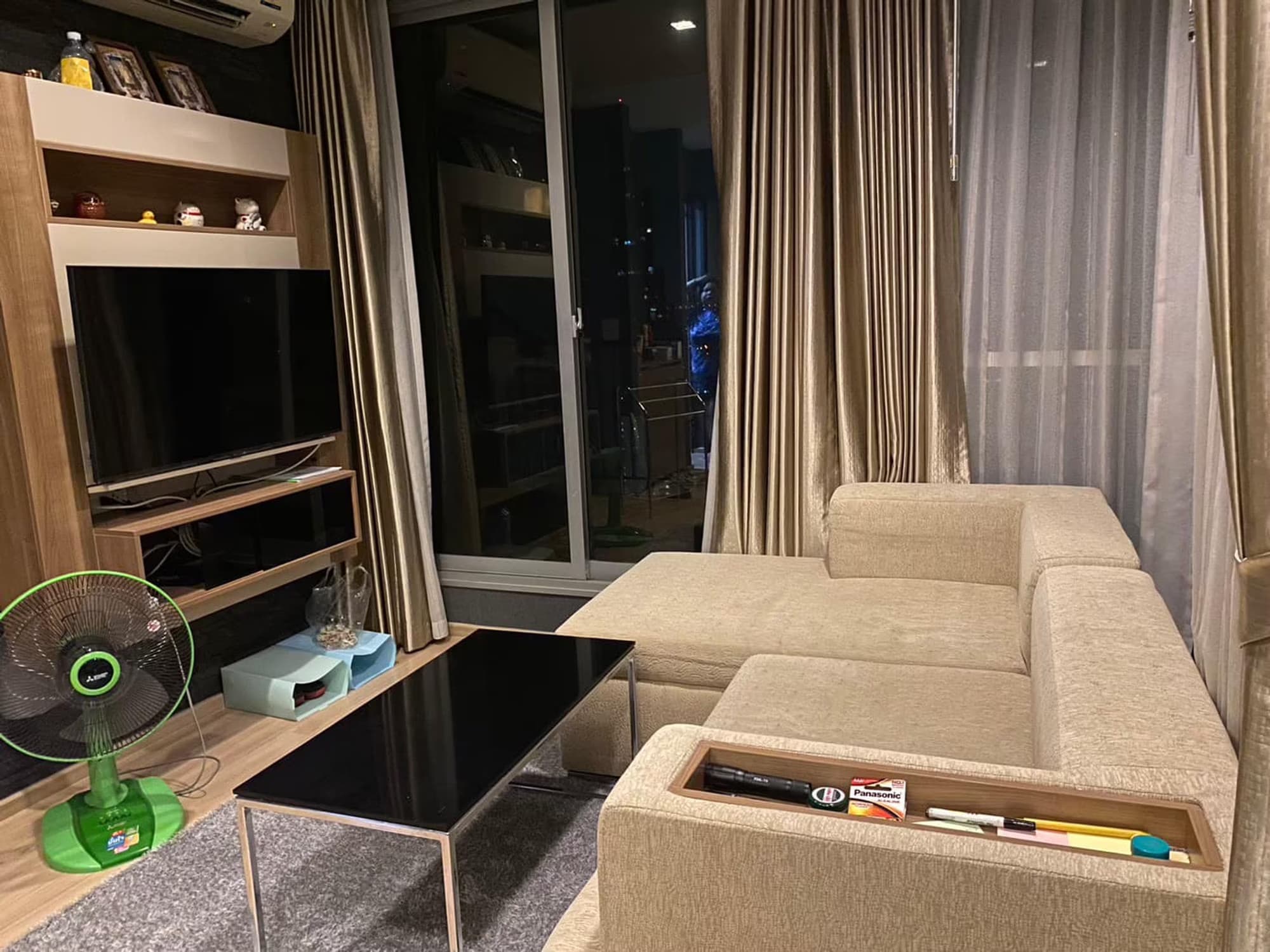 1 ห้องนอน Condo สำหรับ ขาย ใน สาทร - Image 1